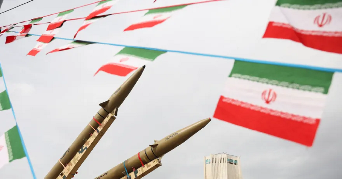 ترامب يعلن تعليق الهجمات على إيران أملا في اتفاق سريع